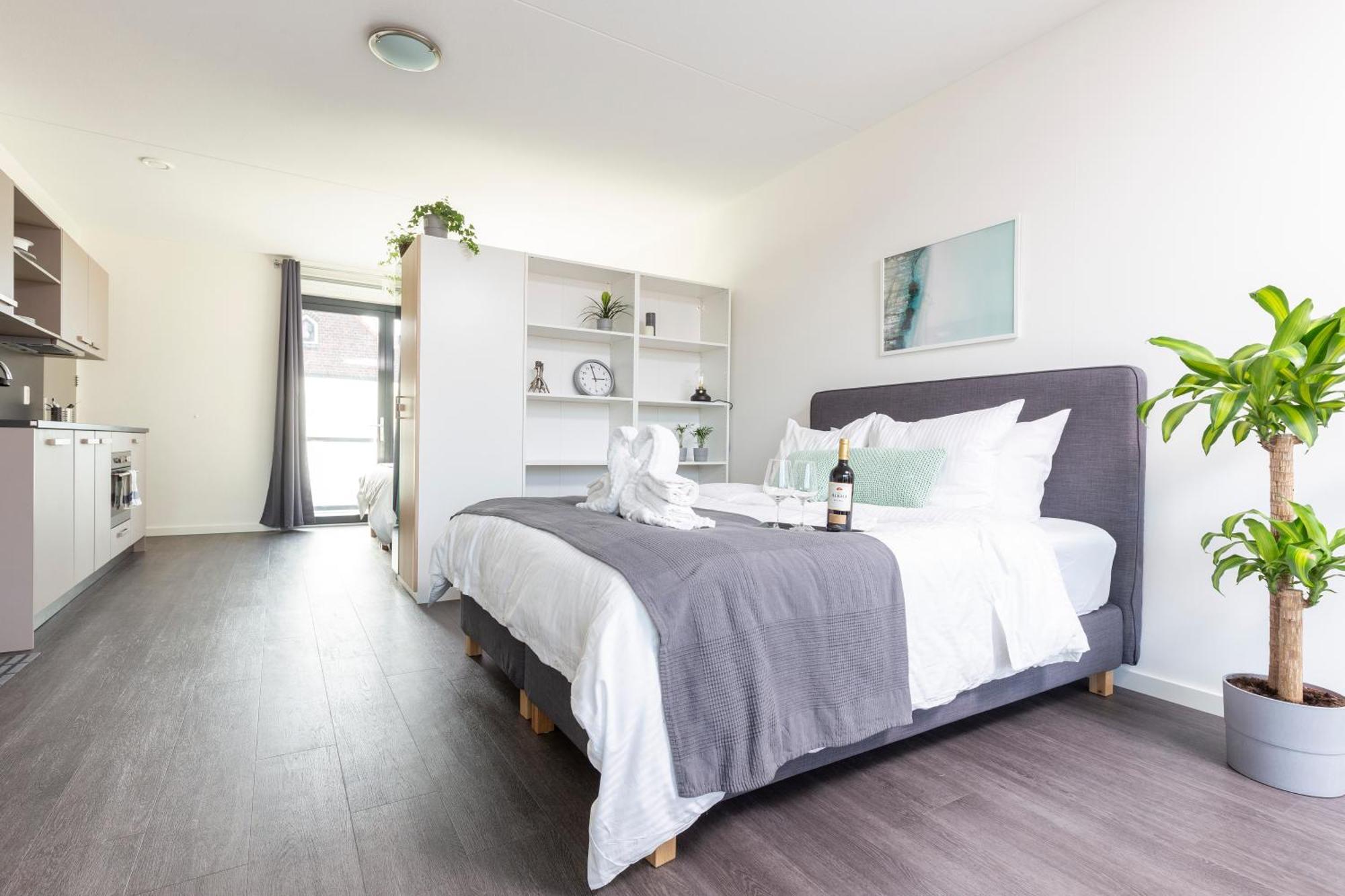 Family Executive Studio With Balcony Open Delft Utopia Flora 20F Exterior photo
