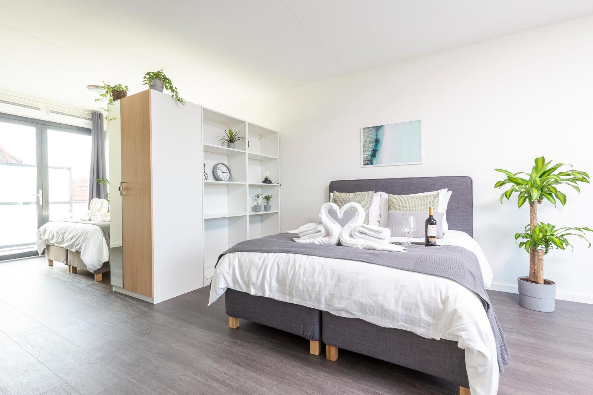 Family Executive Studio With Balcony Open Delft Utopia Flora 20F Exterior photo